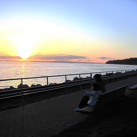 Ocean Promenade Hotel White Rock Bagian luar foto