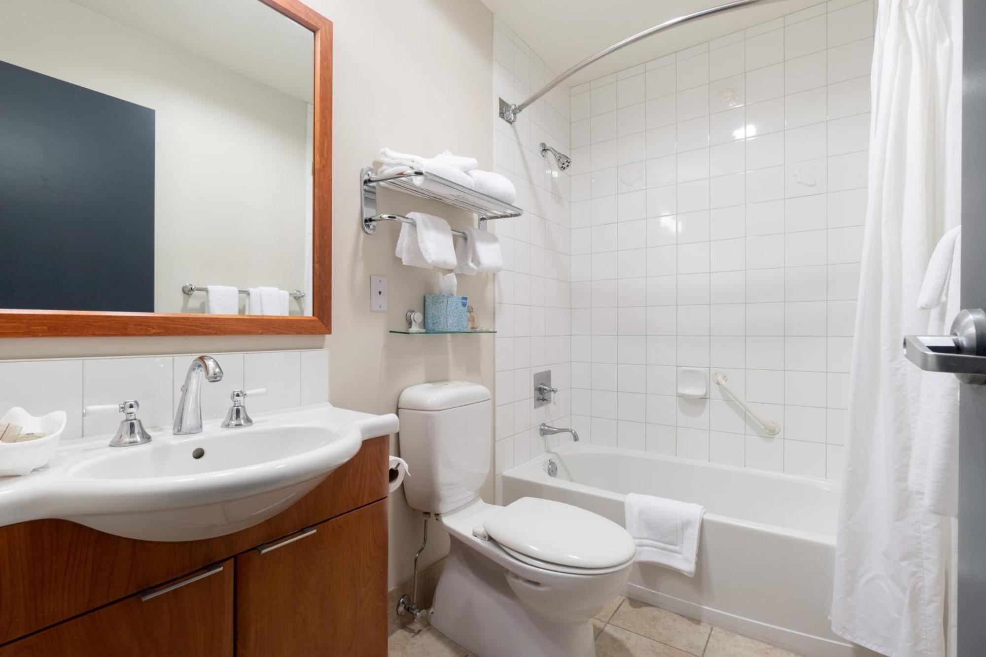 Ocean Promenade Hotel White Rock Ruang foto