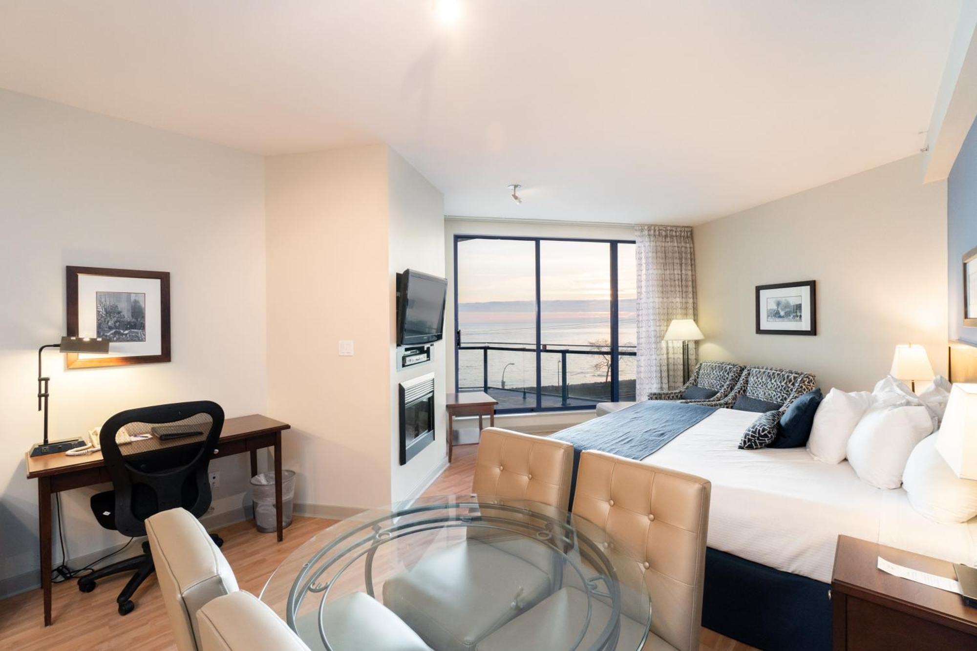 Ocean Promenade Hotel White Rock Ruang foto