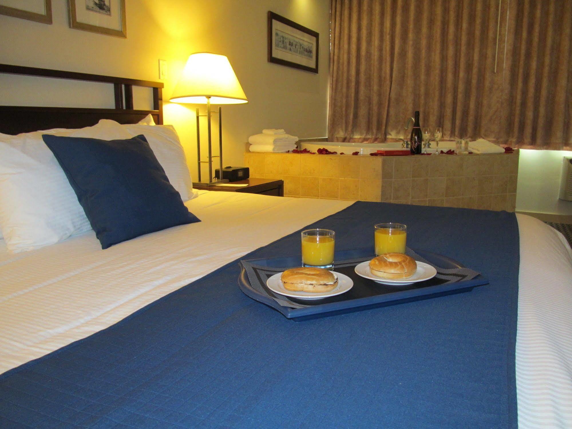 Ocean Promenade Hotel White Rock Bagian luar foto