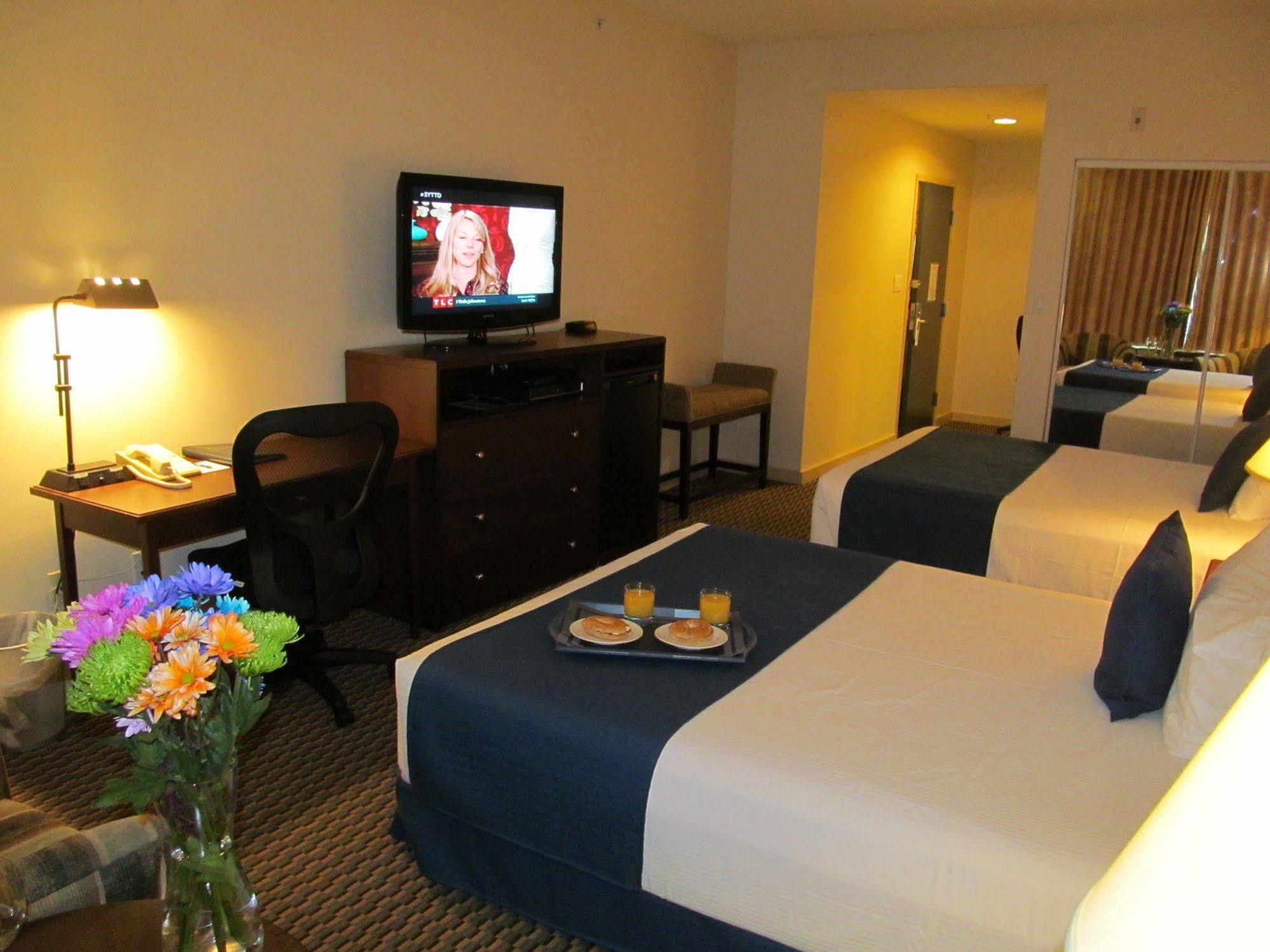 Ocean Promenade Hotel White Rock Bagian luar foto