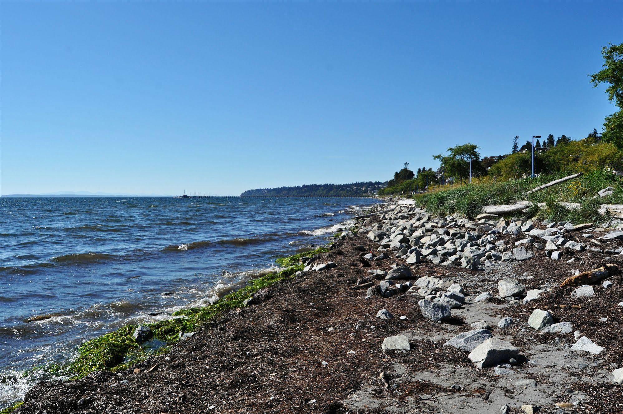 Ocean Promenade Hotel White Rock Bagian luar foto
