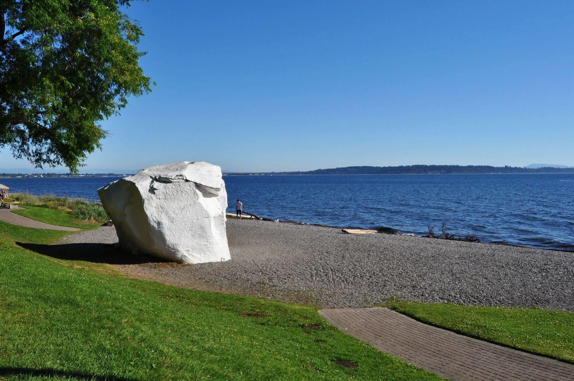 Ocean Promenade Hotel White Rock Bagian luar foto