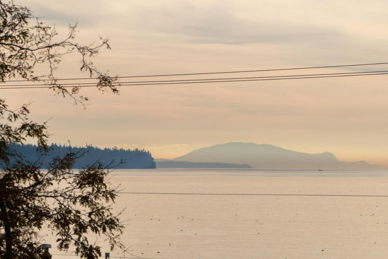 Ocean Promenade Hotel White Rock Bagian luar foto