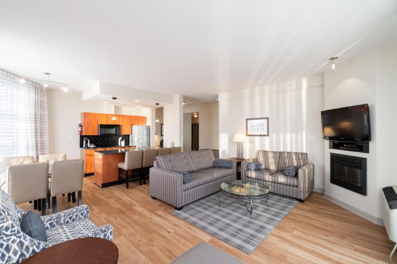Ocean Promenade Hotel White Rock Bagian luar foto