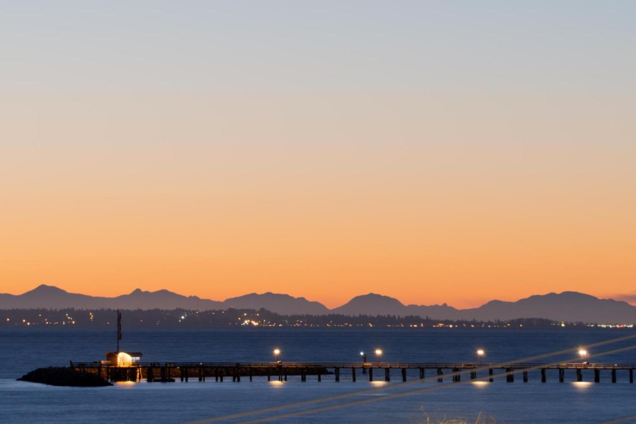 Ocean Promenade Hotel White Rock Bagian luar foto